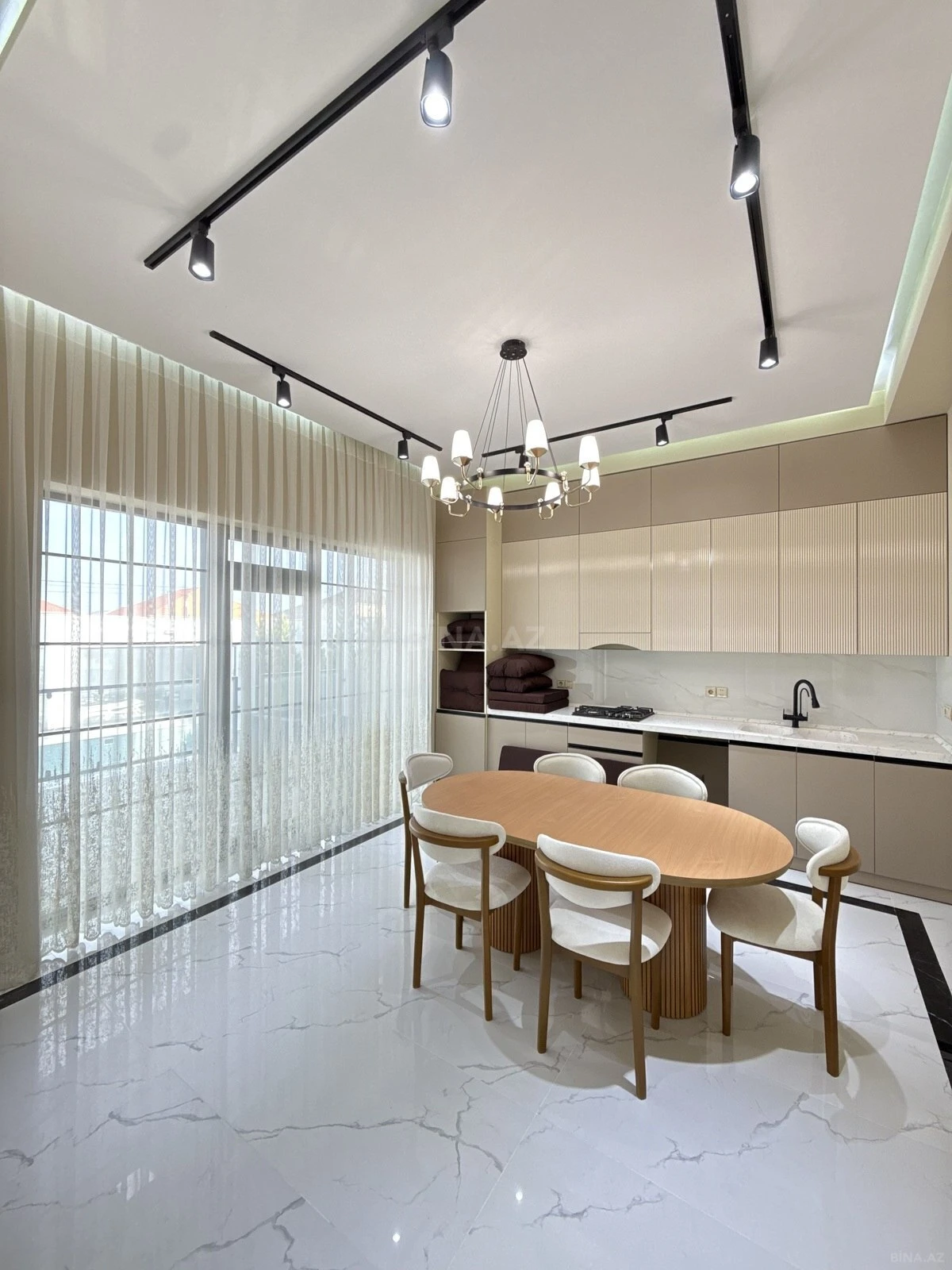 Satılır 4 otaqlı həyət evi 220 m²