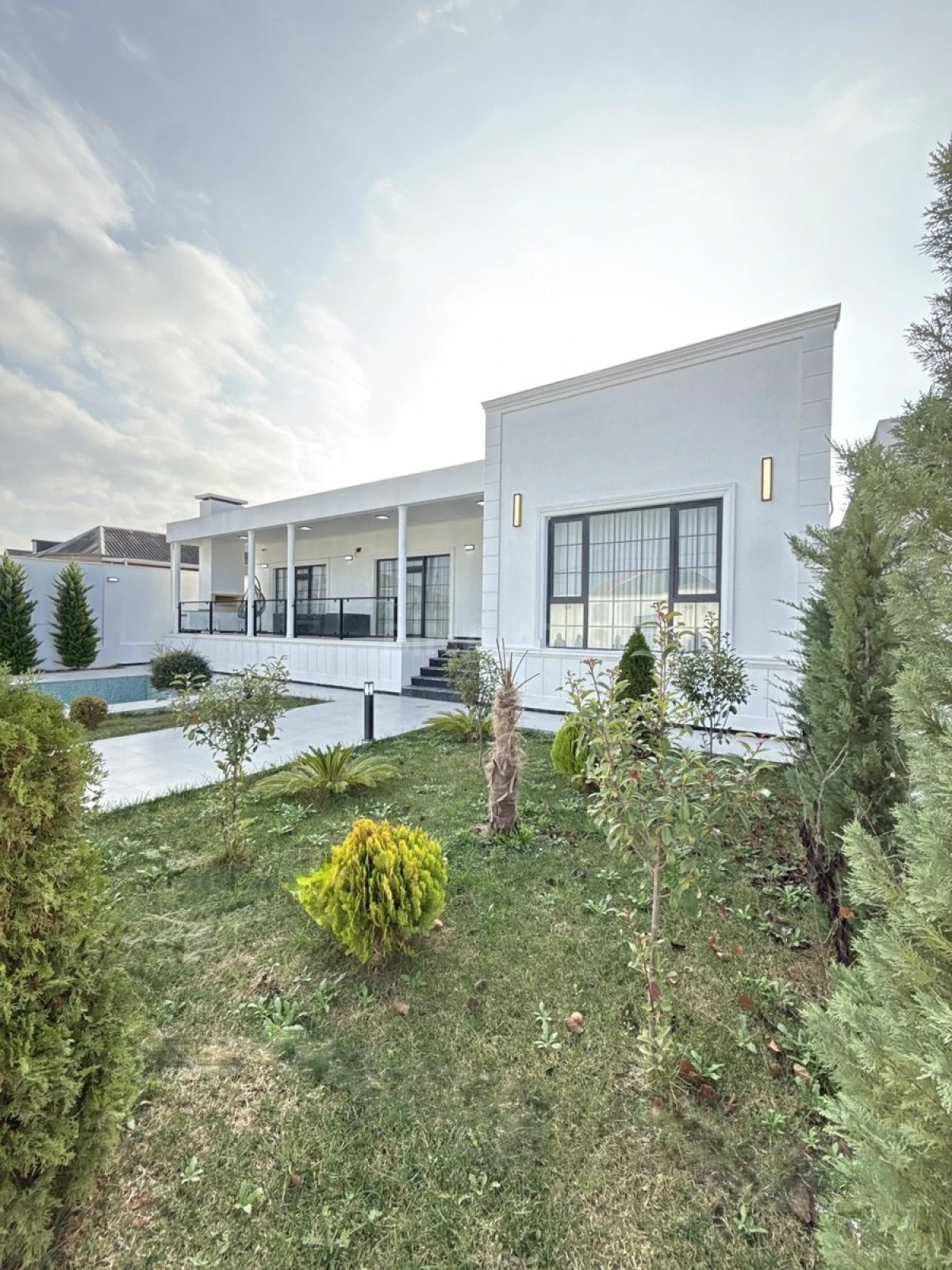 Satılır 4 otaqlı həyət evi 220 m²