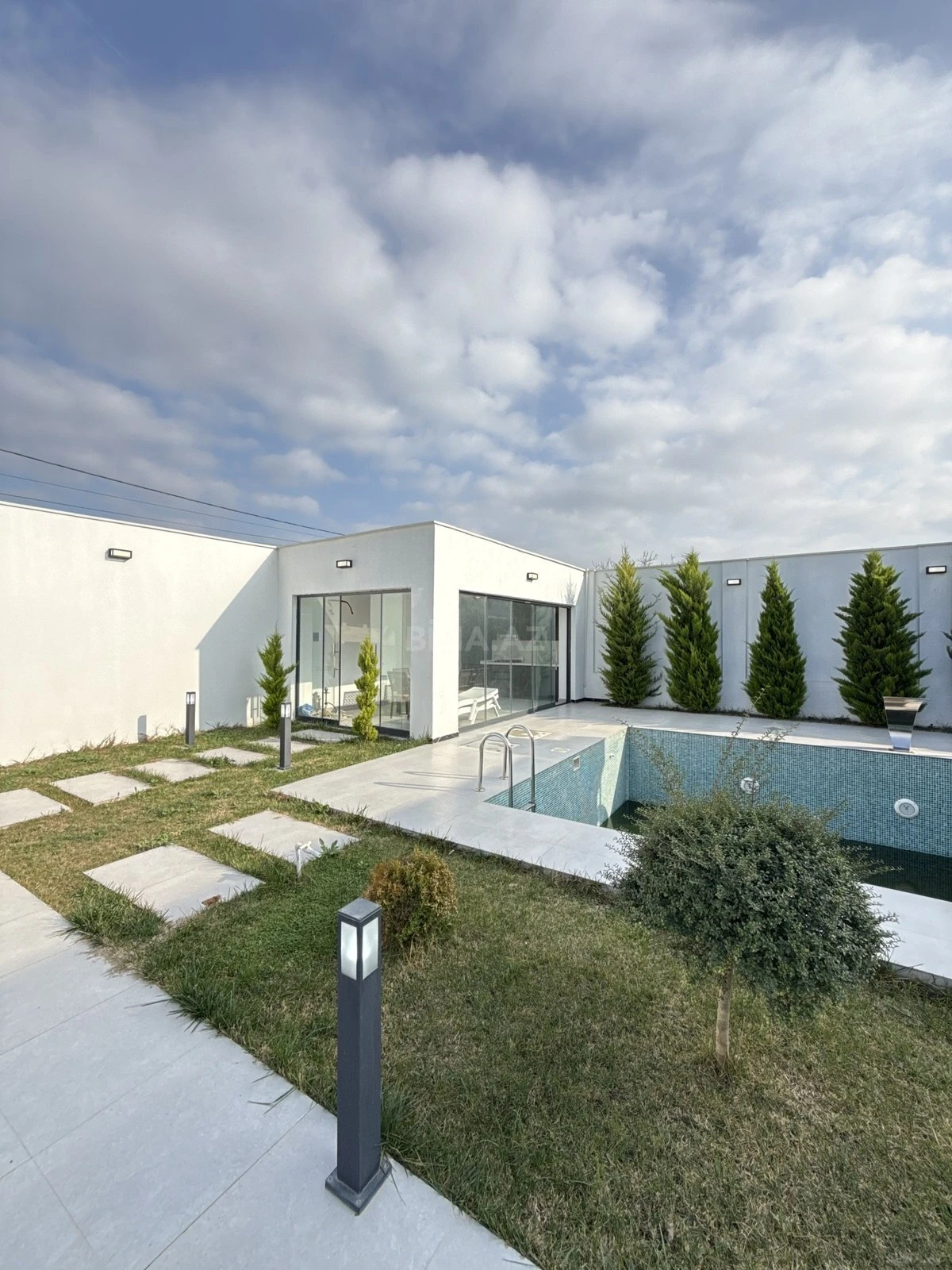 Satılır 4 otaqlı həyət evi 220 m²