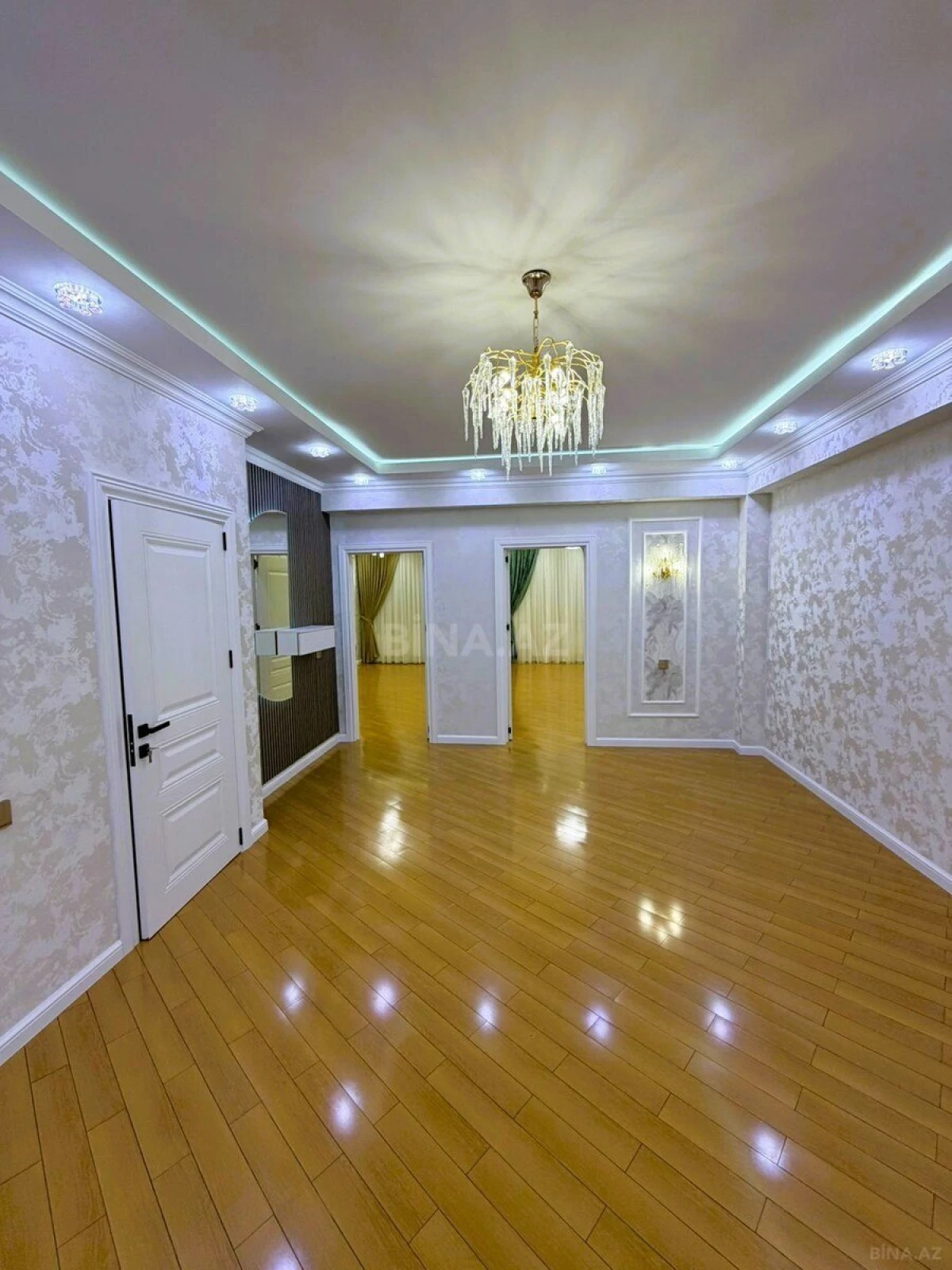 Satılır 3 otaqlı mənzil 150 m²