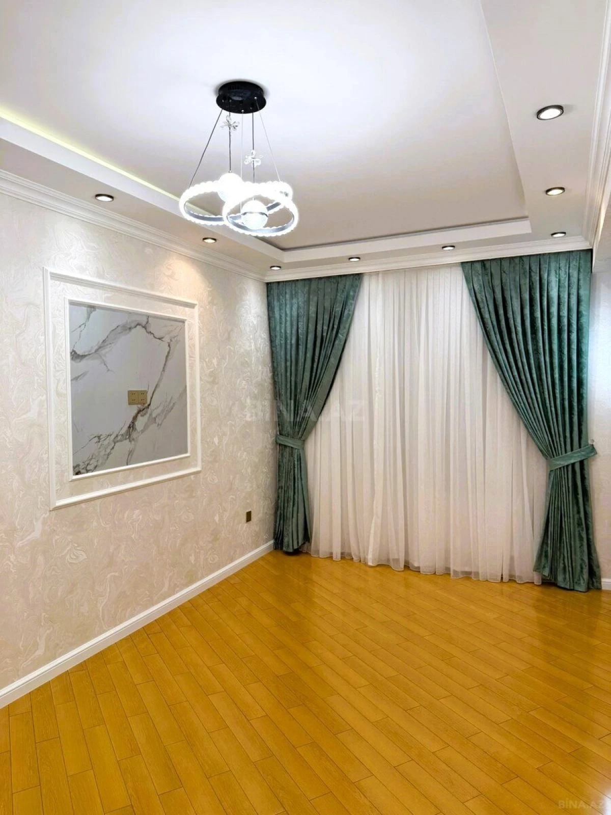 Satılır 3 otaqlı mənzil 150 m²