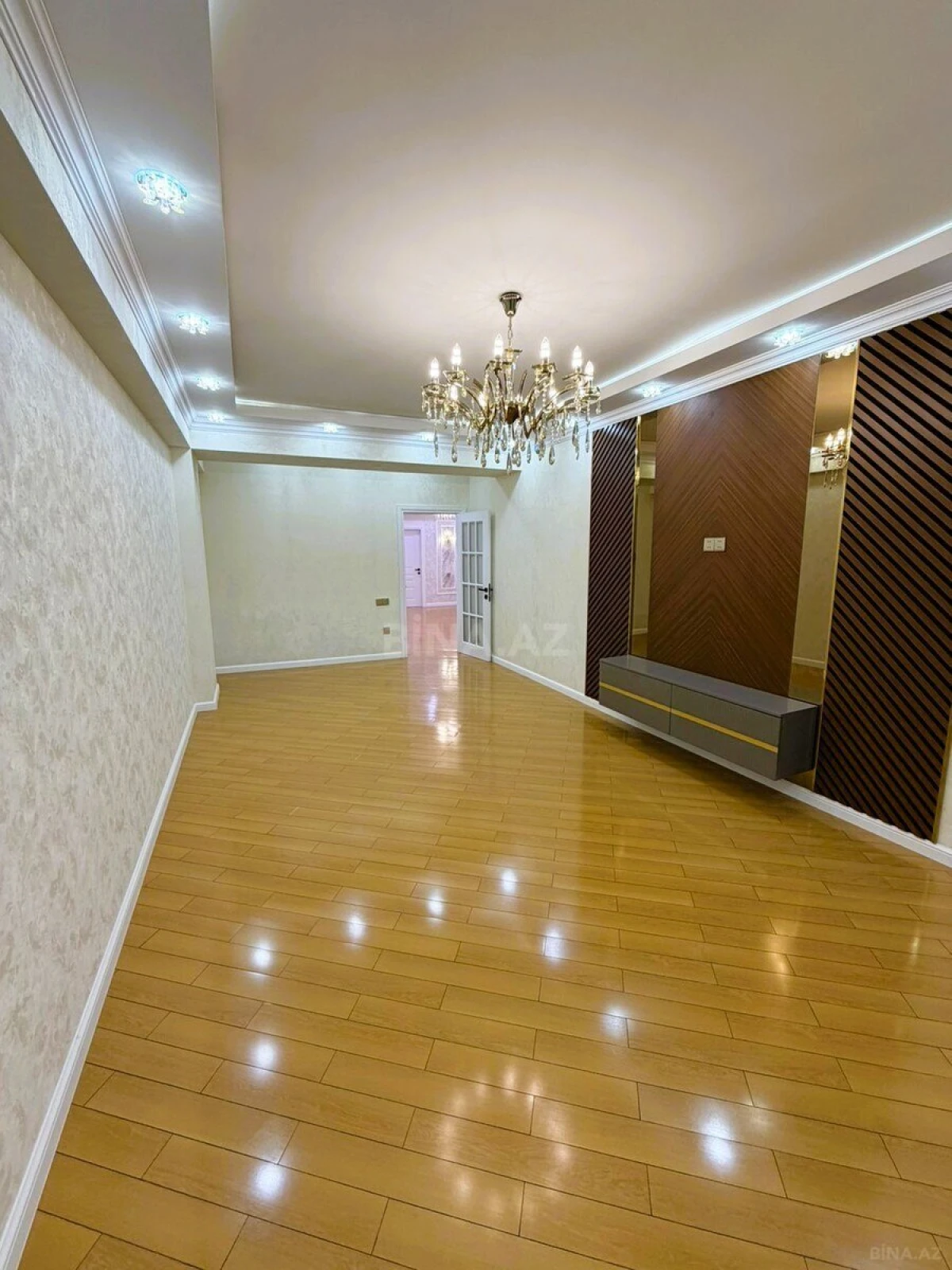 Satılır 3 otaqlı mənzil 150 m²