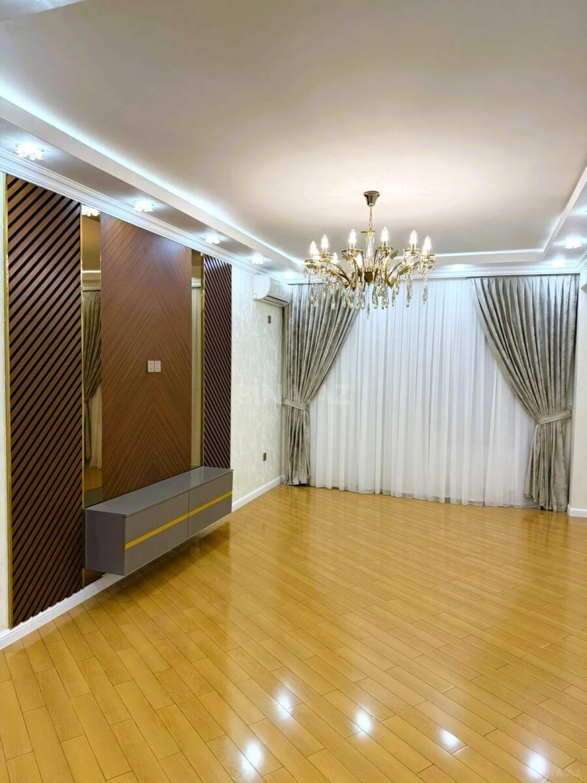 Satılır 3 otaqlı mənzil 150 m²