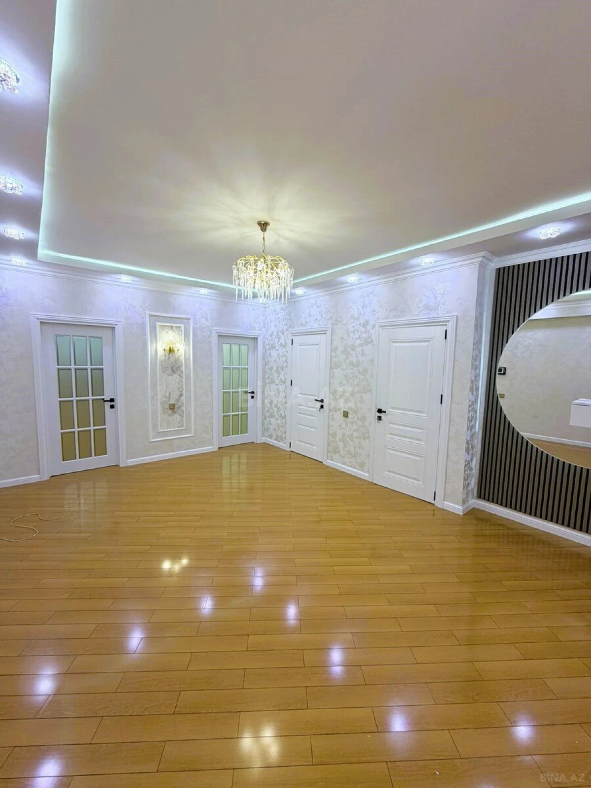 Satılır 3 otaqlı mənzil 150 m²