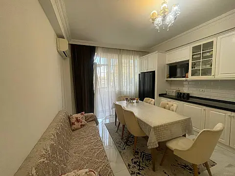 Satılır 3 otaqlı mənzil 150 m²