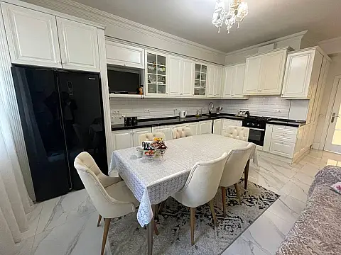 Satılır 3 otaqlı mənzil 150 m²