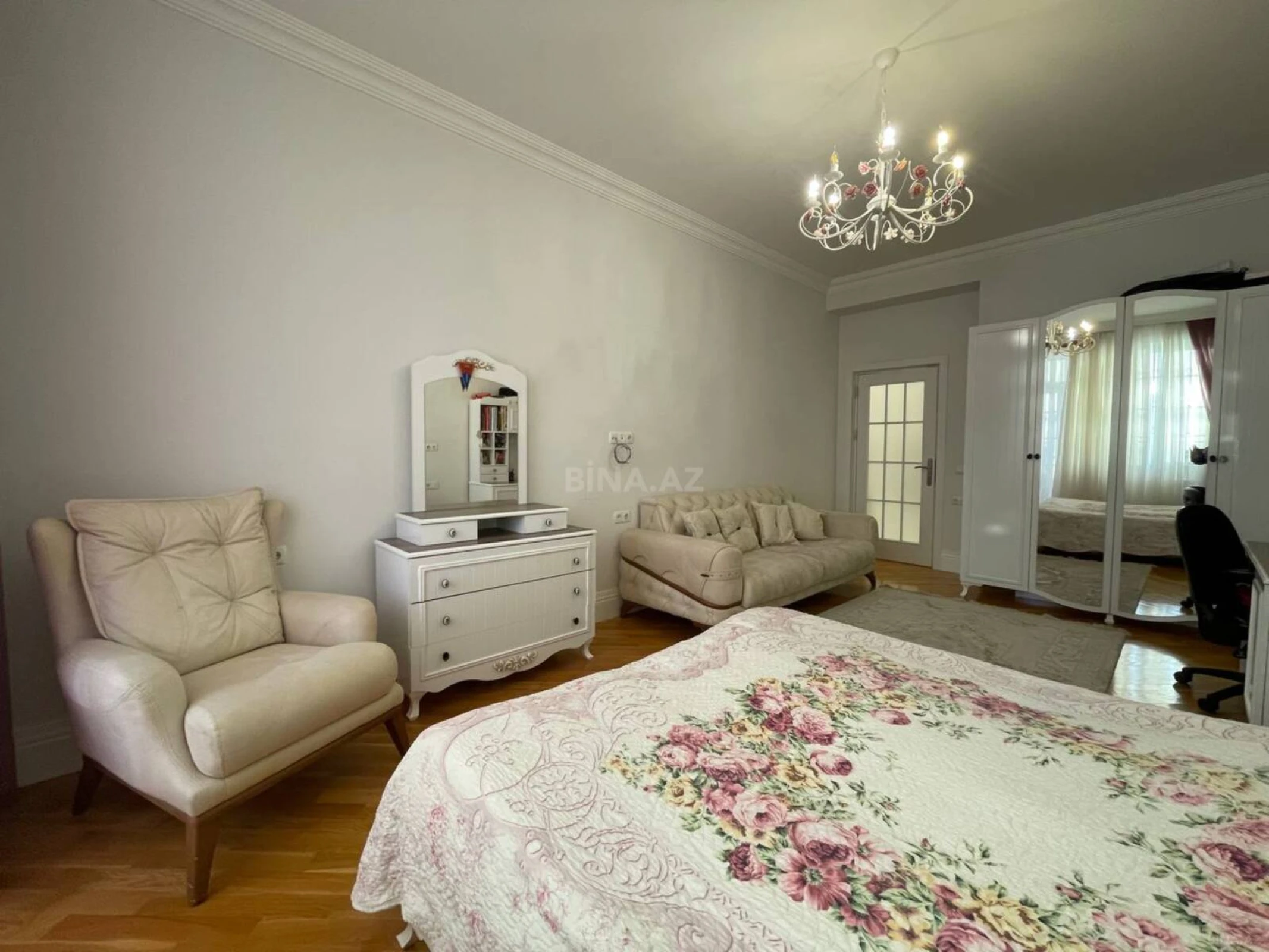 Satılır 3 otaqlı mənzil 150 m²
