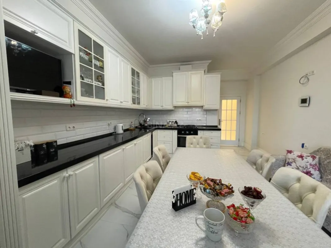 Satılır 3 otaqlı mənzil 150 m²