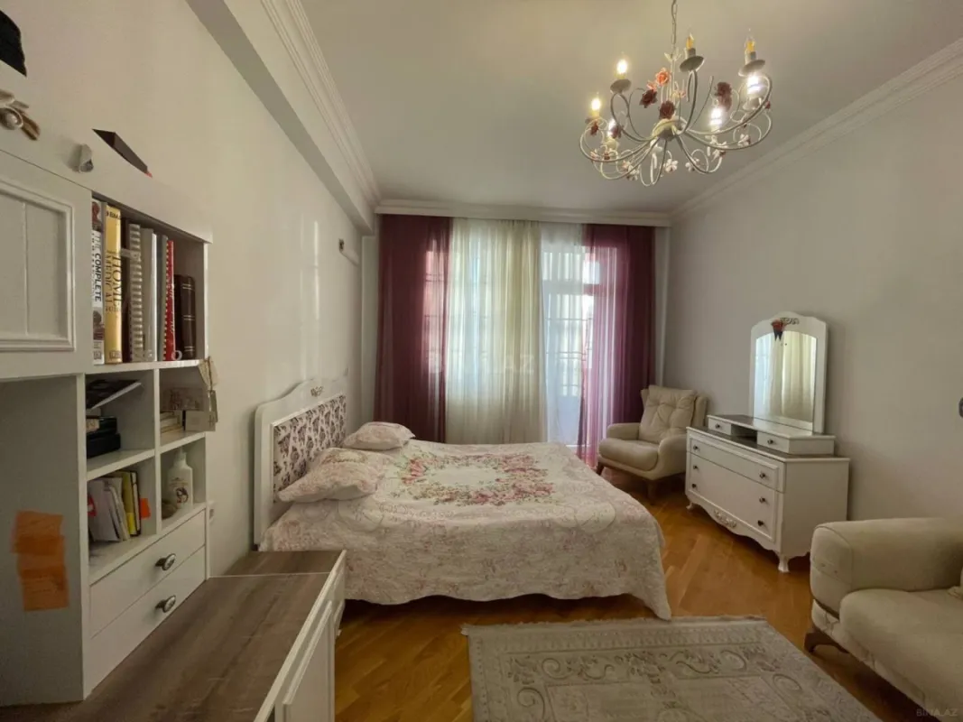 Satılır 3 otaqlı mənzil 150 m²