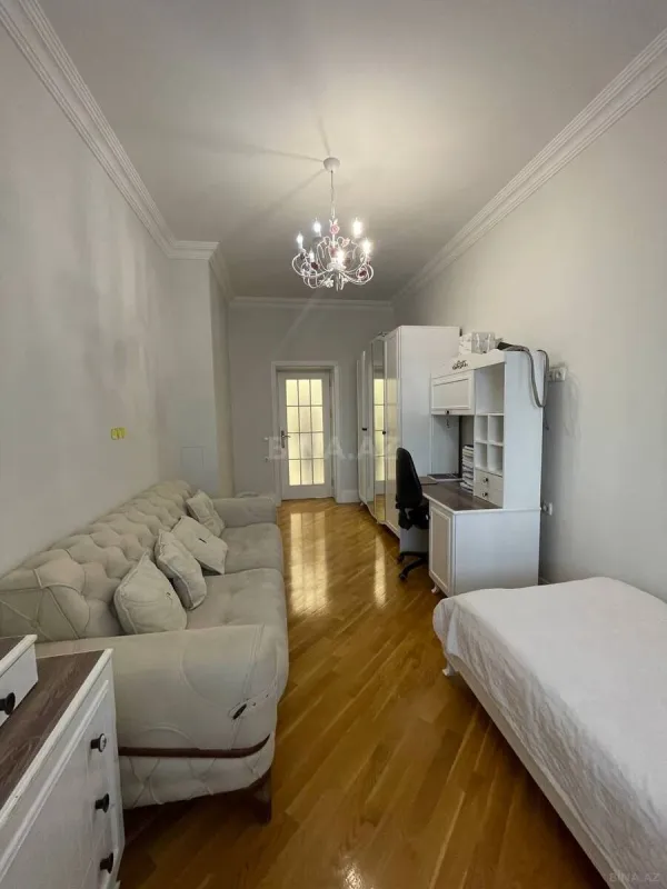Satılır 3 otaqlı mənzil 150 m²