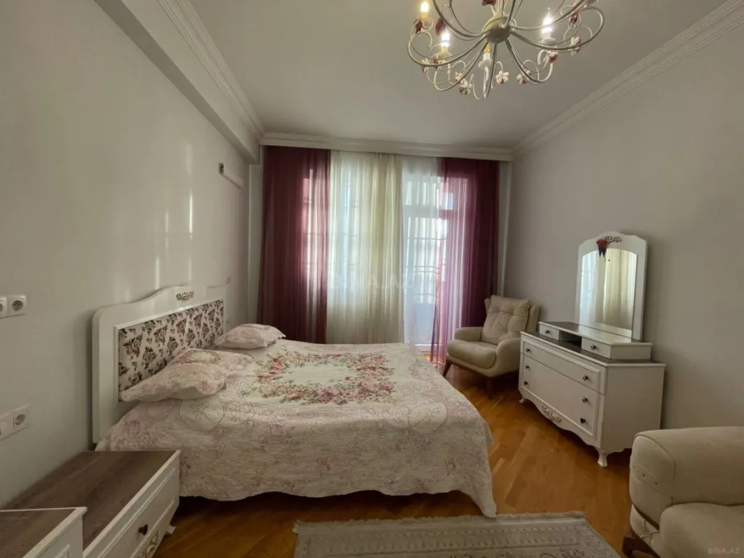 Satılır 3 otaqlı mənzil 150 m²