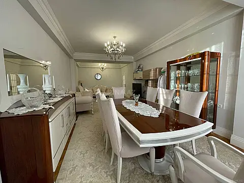 Satılır 3 otaqlı mənzil 150 m²