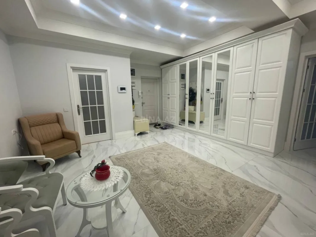 Satılır 3 otaqlı mənzil 150 m²