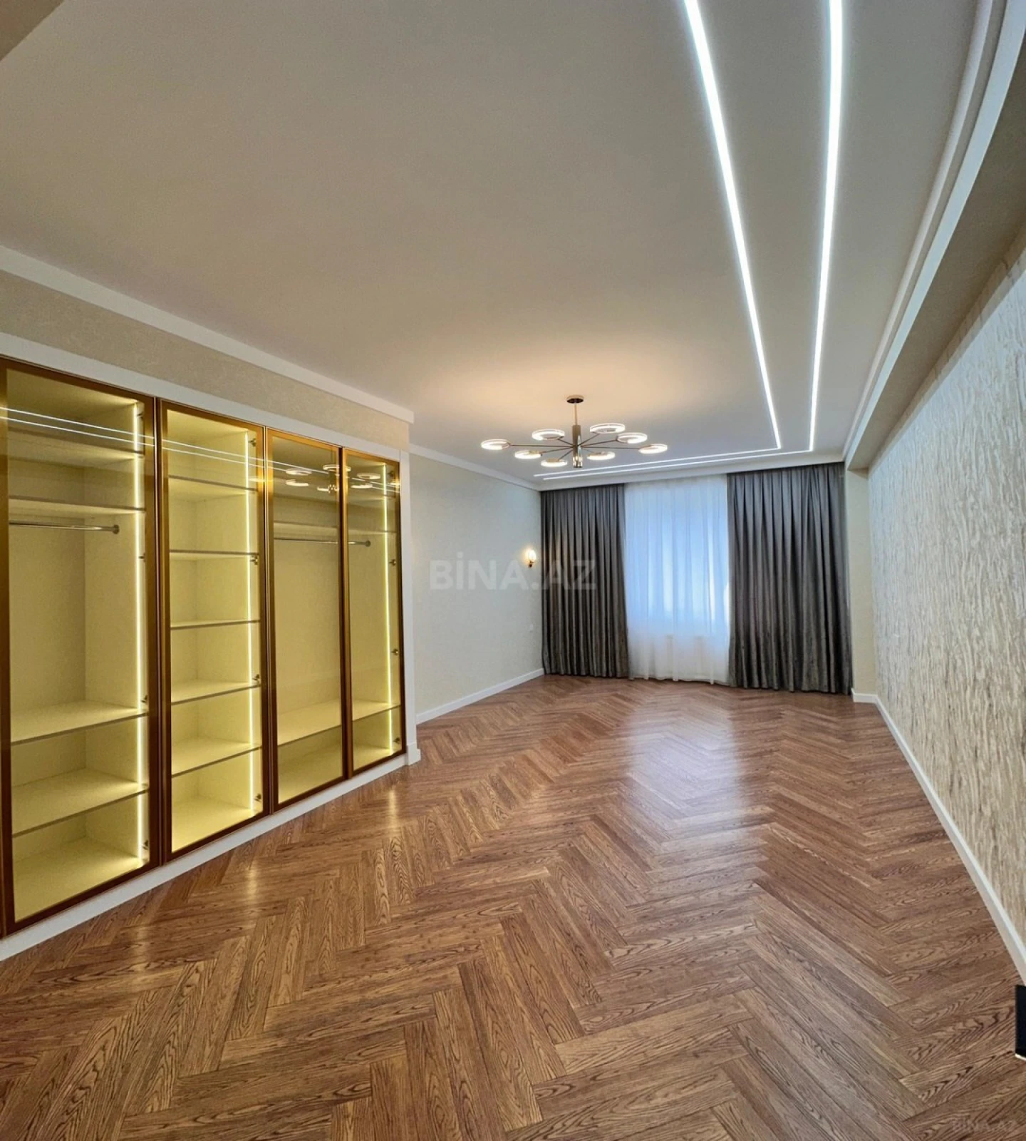 Satılır 5 otaqlı mənzil 204 m²