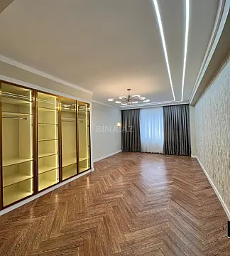 Satılır 5 otaqlı mənzil 204 m²