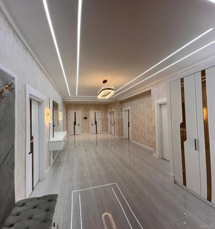 Satılır 5 otaqlı mənzil 204 m²