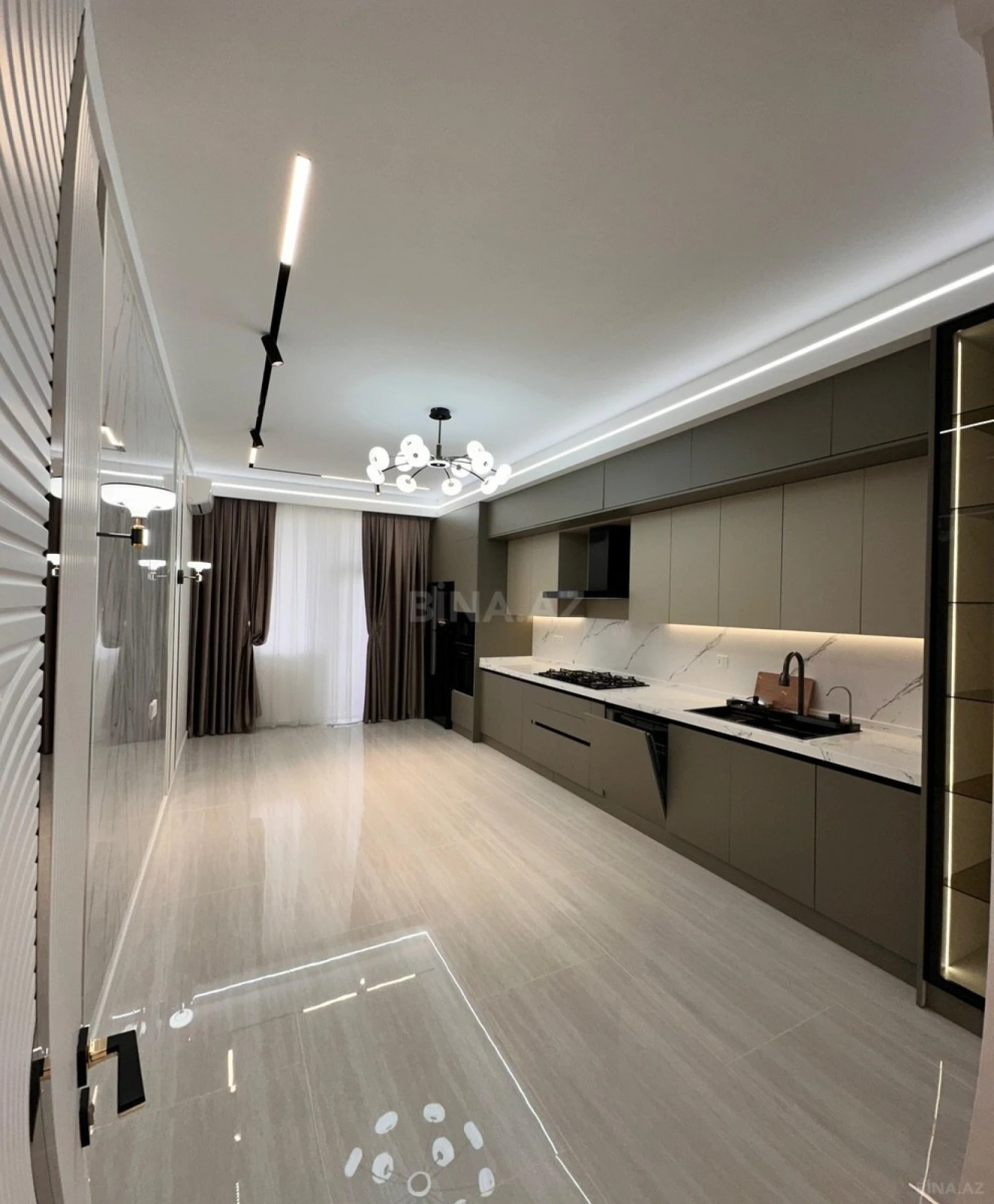 Satılır 5 otaqlı mənzil 204 m²