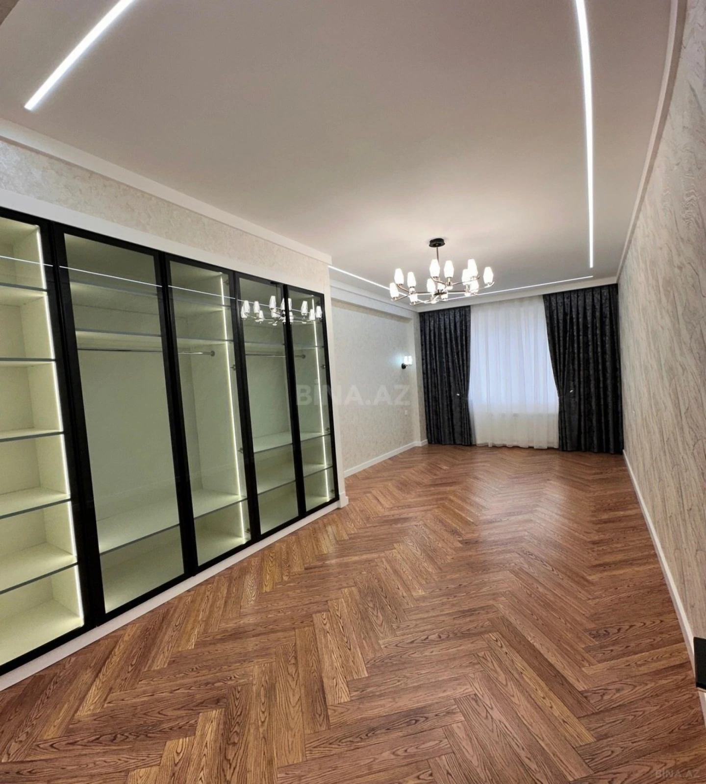 Satılır 5 otaqlı mənzil 204 m²