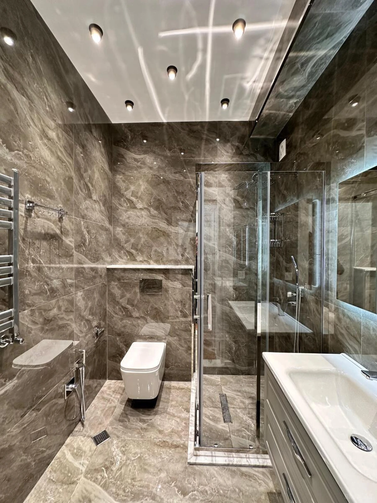 Satılır 5 otaqlı mənzil 204 m²