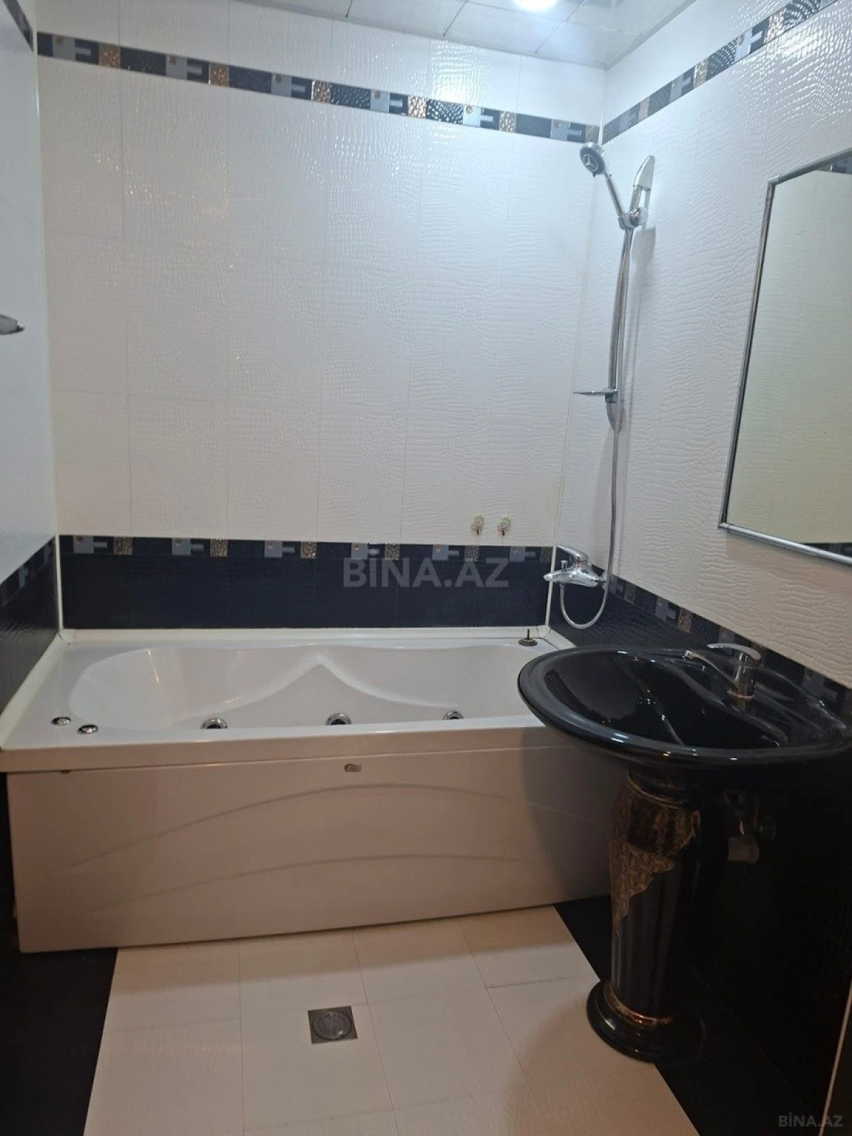 Kirayə verilir 2 otaqlı mənzil 55 m²