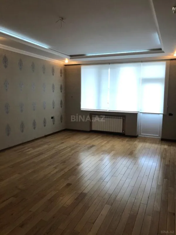 Satılır 5 otaqlı mənzil 330 m²