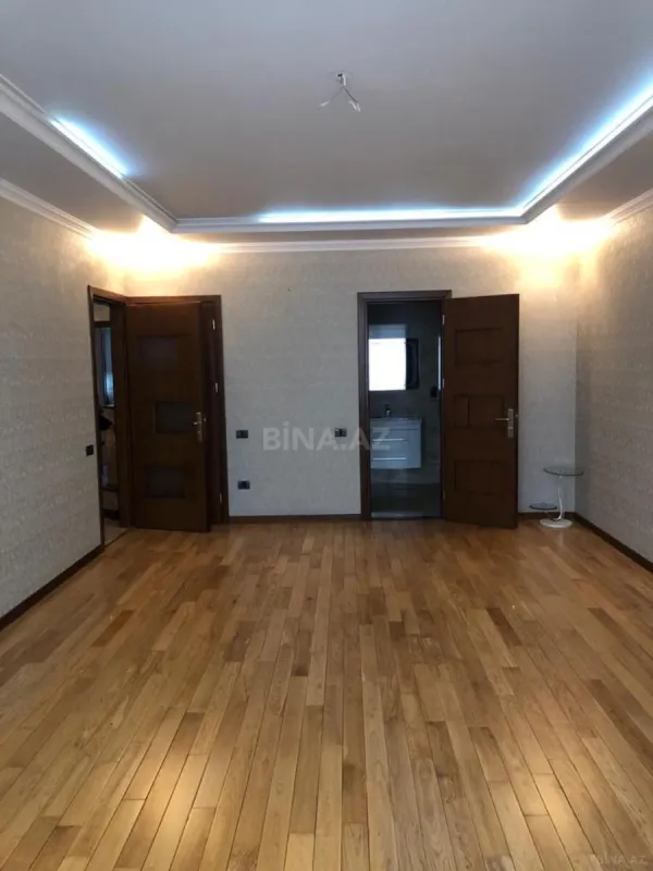 Satılır 5 otaqlı mənzil 330 m²