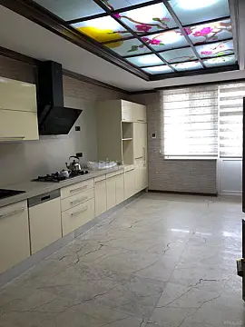 Satılır 5 otaqlı mənzil 330 m²