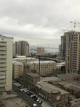 Satılır 5 otaqlı mənzil 330 m²