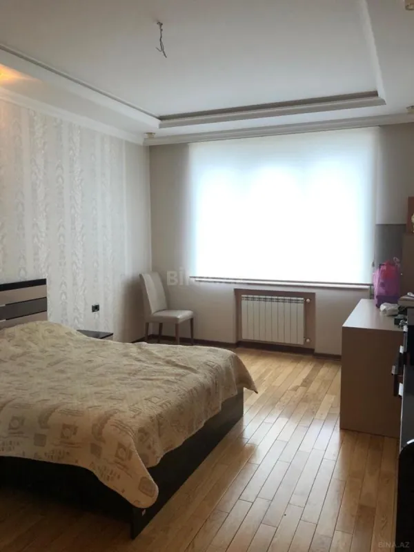Satılır 5 otaqlı mənzil 330 m²