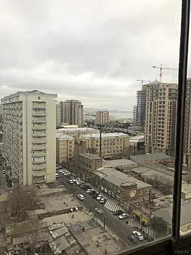 Satılır 5 otaqlı mənzil 330 m²