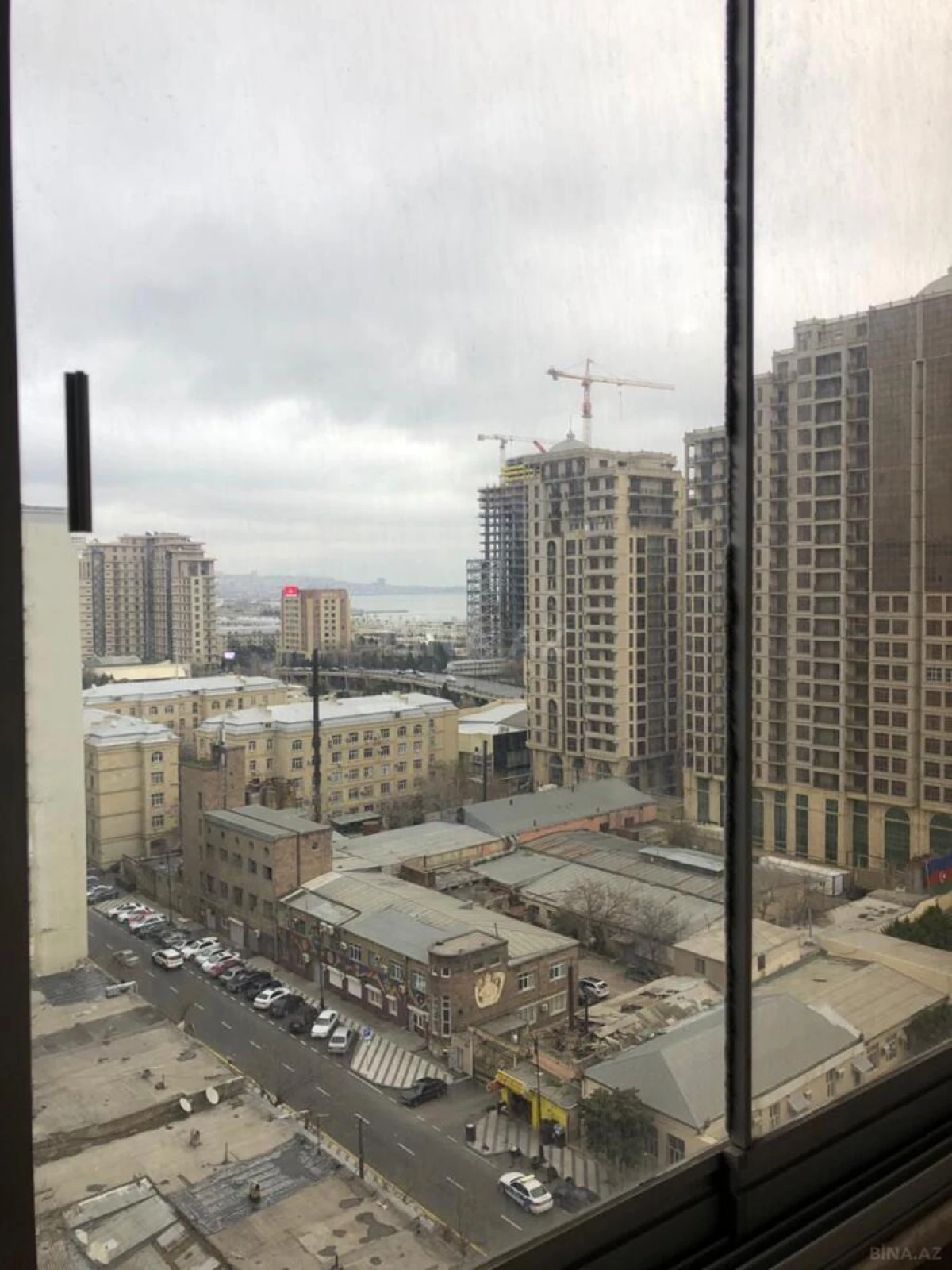 Satılır 5 otaqlı mənzil 330 m²