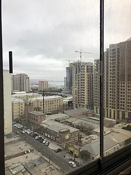 Satılır 5 otaqlı mənzil 330 m²