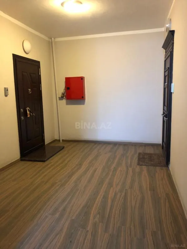 Satılır 5 otaqlı mənzil 330 m²