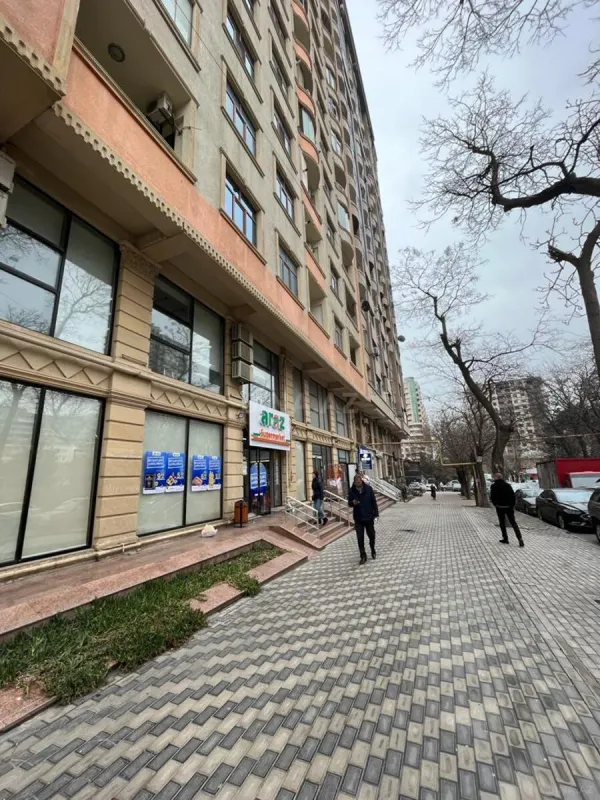 Satılır obyekt 196 m²