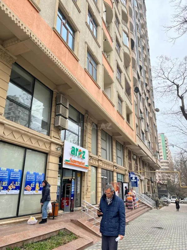 Satılır obyekt 196 m²