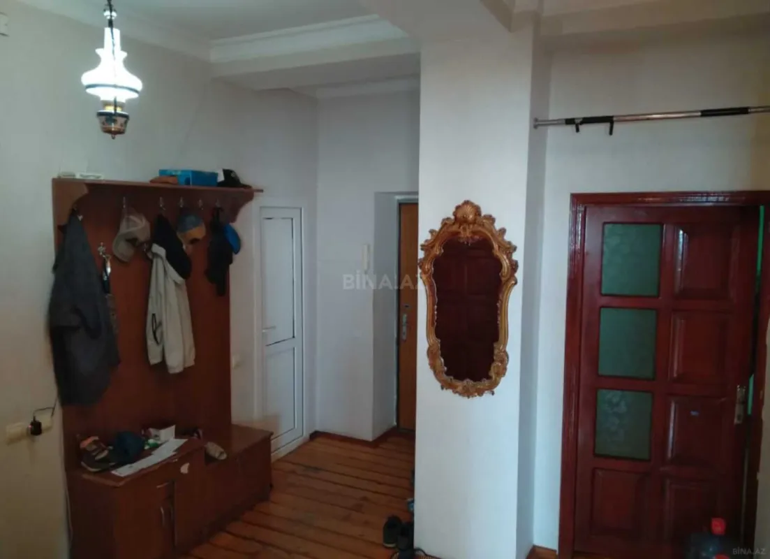 Satılır 4 otaqlı mənzil 135 m²