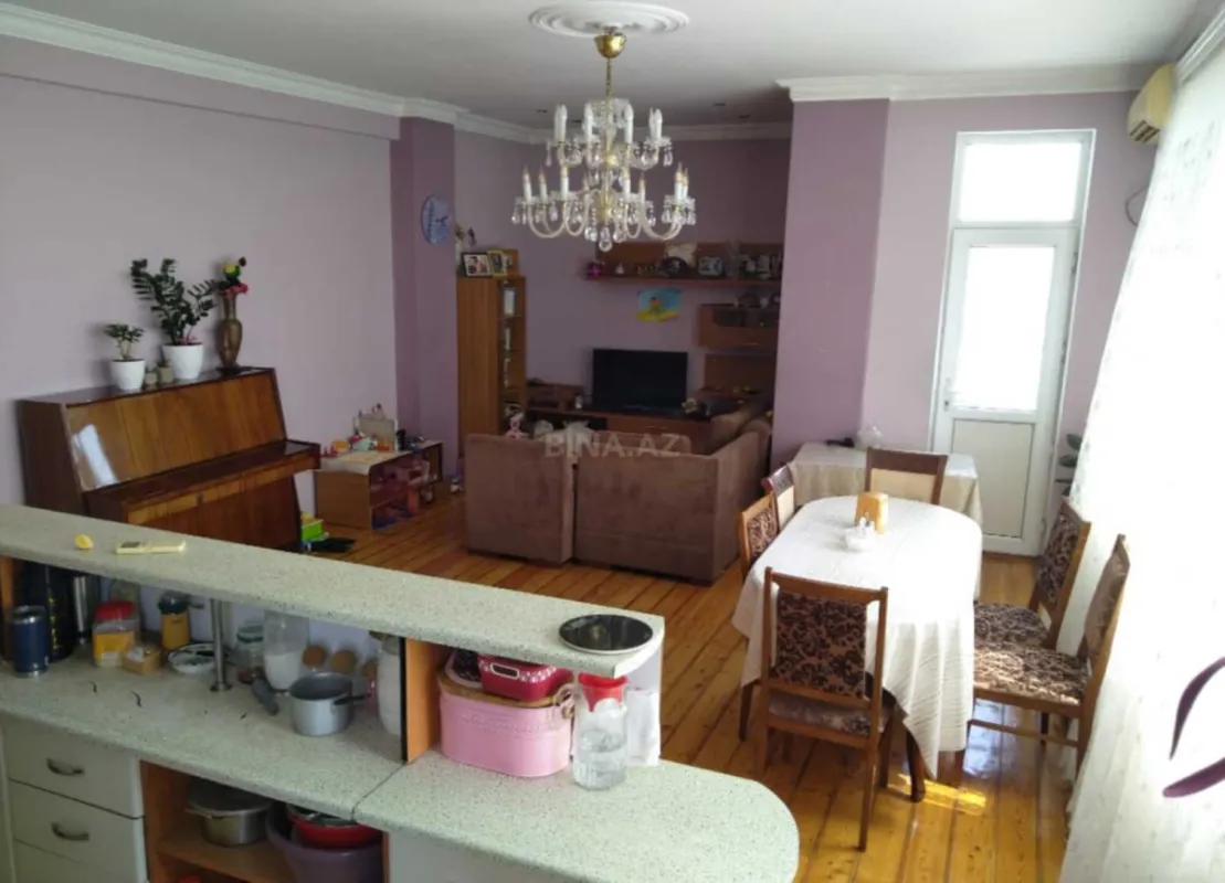 Satılır 4 otaqlı mənzil 135 m²