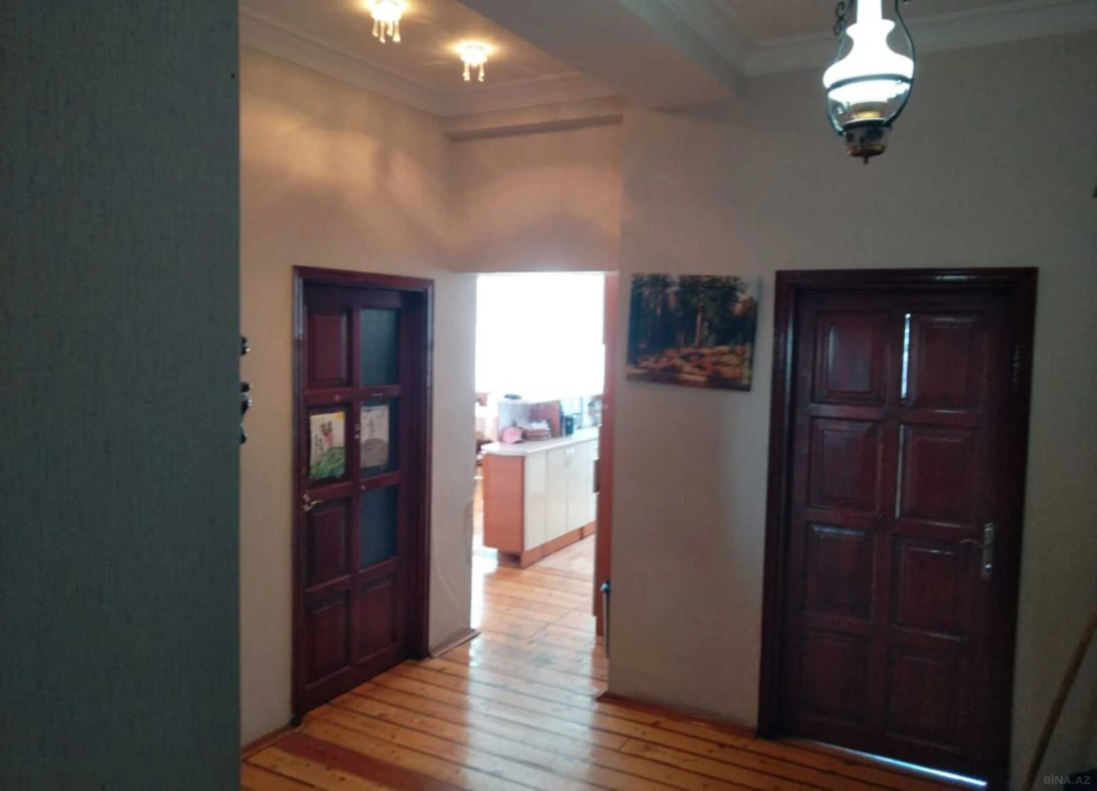 Satılır 4 otaqlı mənzil 135 m²