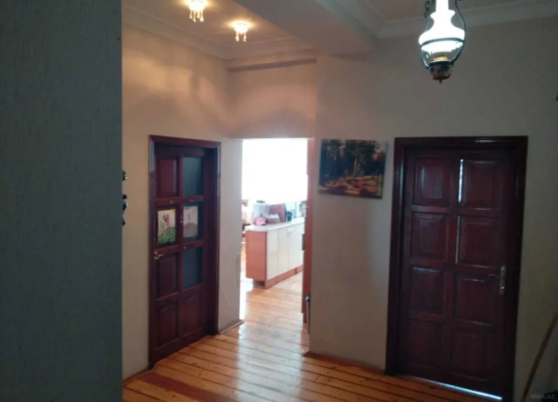 Satılır 4 otaqlı mənzil 135 m²