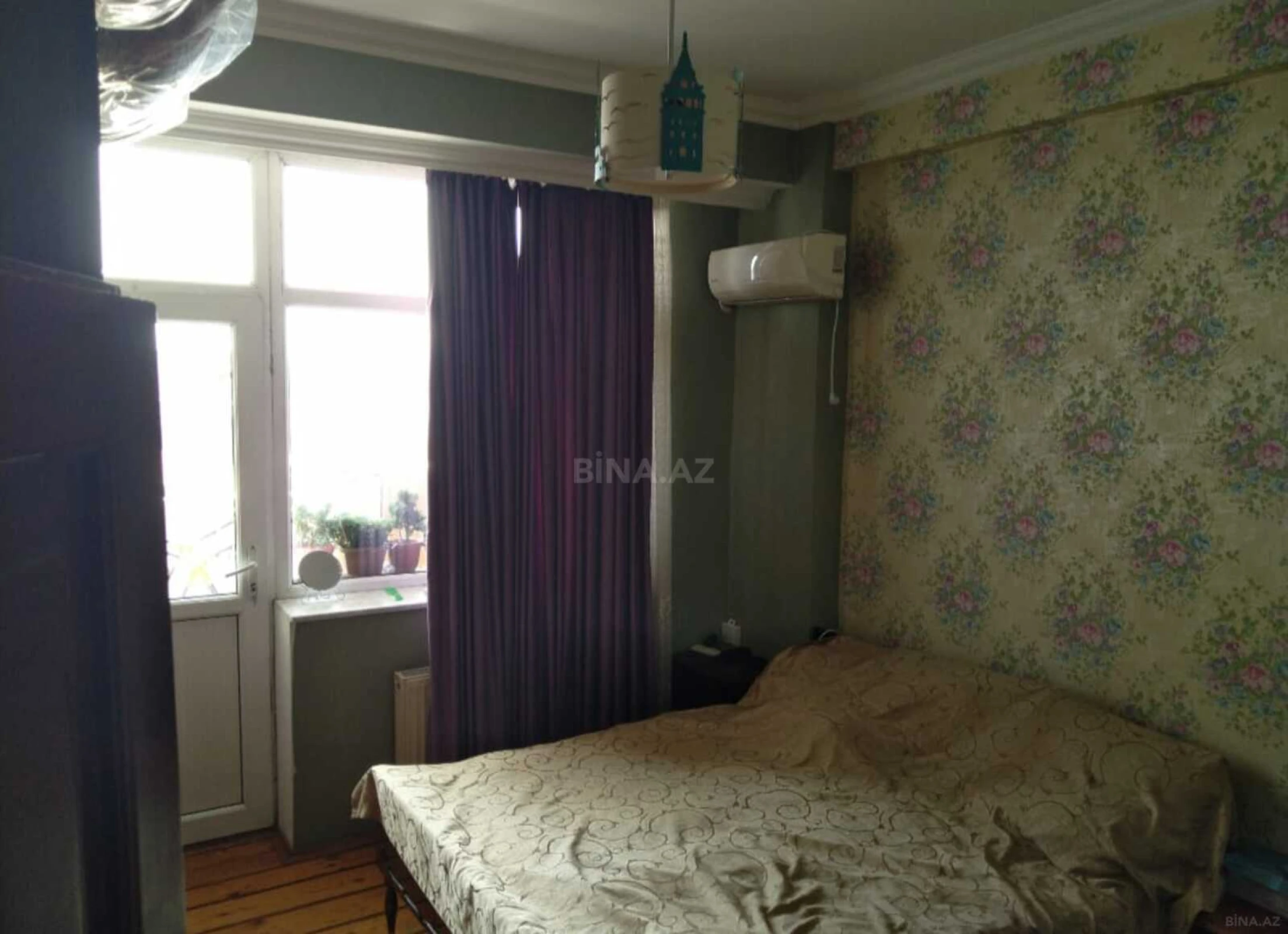 Satılır 4 otaqlı mənzil 135 m²
