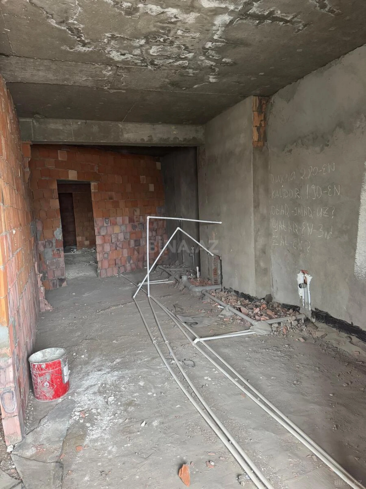 Satılır 4 otaqlı mənzil 217 m²