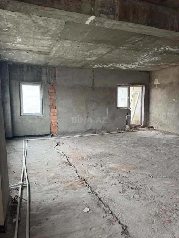 Satılır 4 otaqlı mənzil 217 m²
