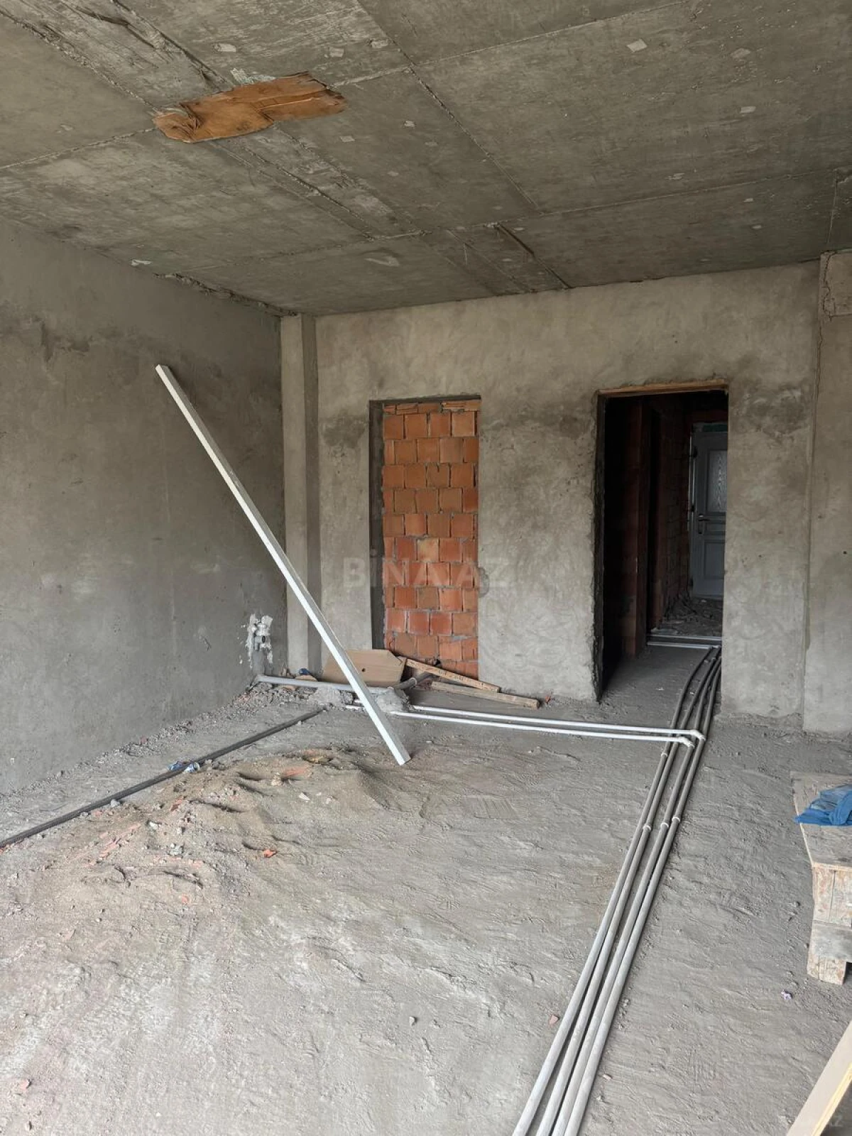 Satılır 4 otaqlı mənzil 217 m²