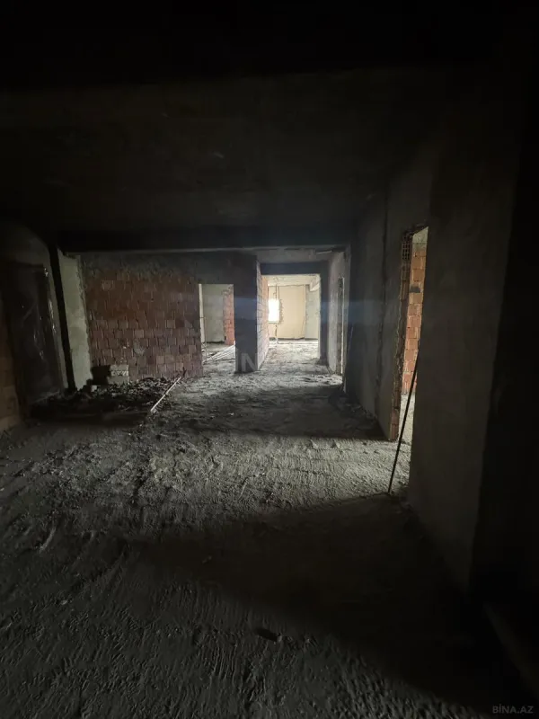 Satılır 4 otaqlı mənzil 217 m²