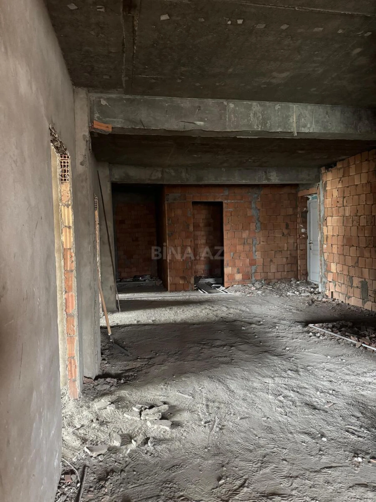 Satılır 4 otaqlı mənzil 217 m²