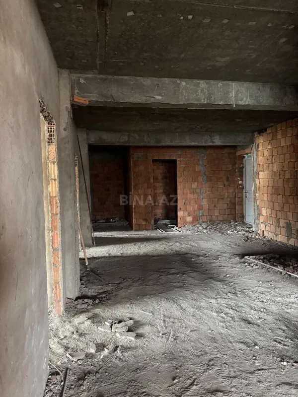 Satılır 4 otaqlı mənzil 217 m²