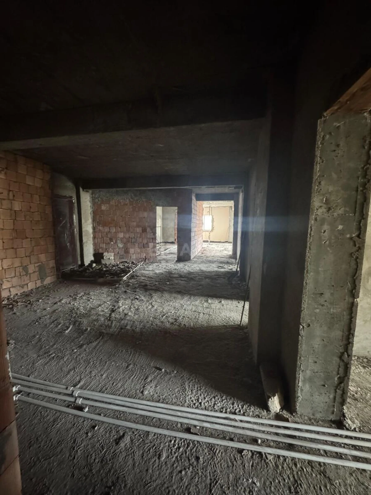 Satılır 4 otaqlı mənzil 217 m²