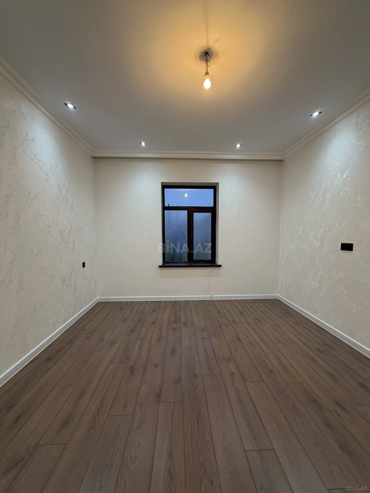 Satılır 5 otaqlı həyət evi 200 m²