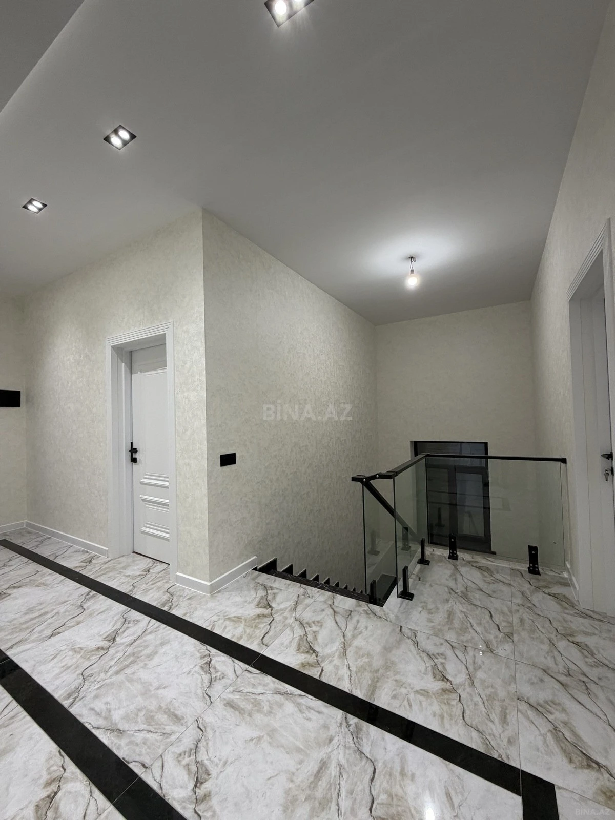 Satılır 5 otaqlı həyət evi 200 m²
