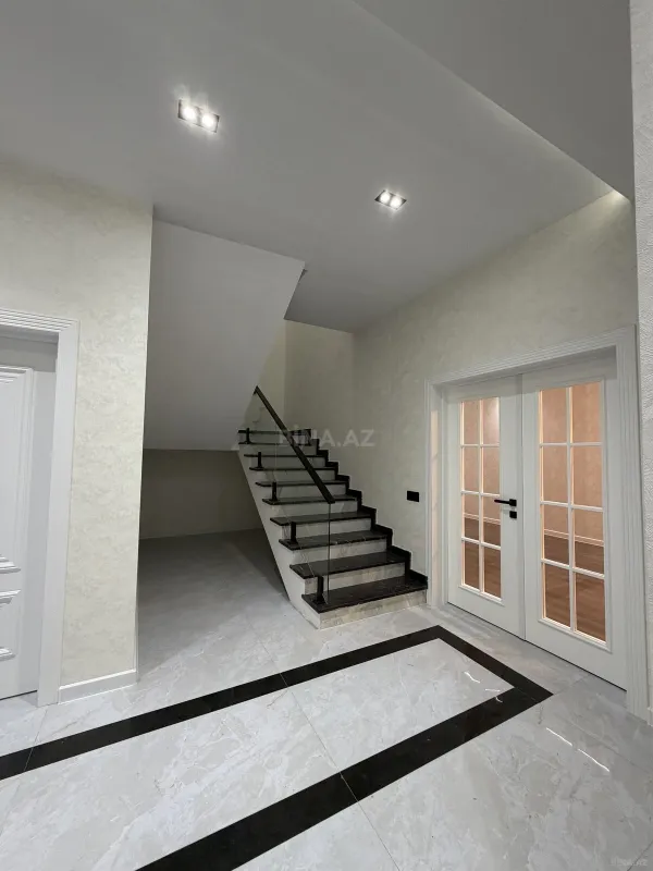 Satılır 5 otaqlı həyət evi 200 m²